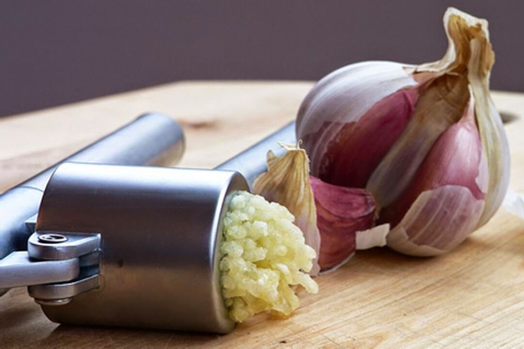 Garlic to remove parasites